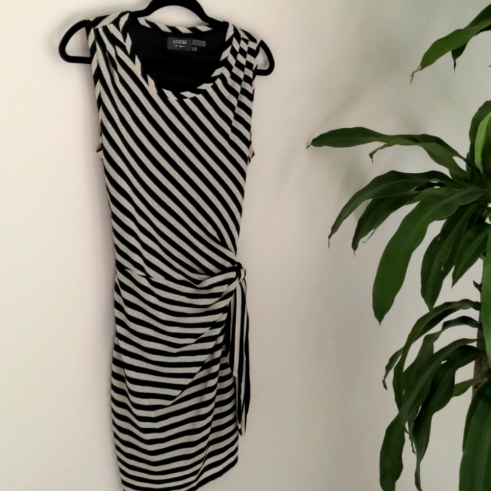 Very flattering dress!